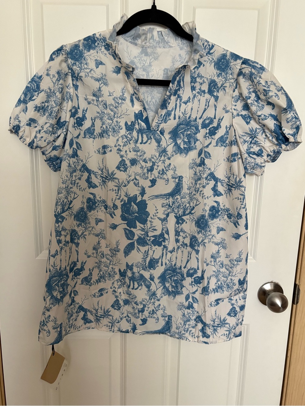 Blue Floral Puff-Sleeve V-Neck Blouse with Ruffle Collar